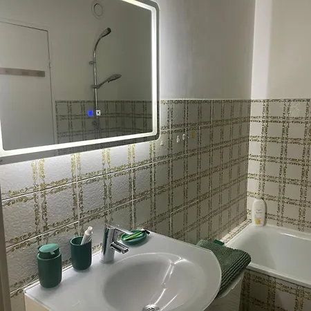 Appartement Petit Deux Pieces Avec Piscine Vallauris
