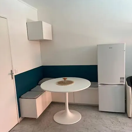 Petit Deux Pieces Avec Piscine Apartment *